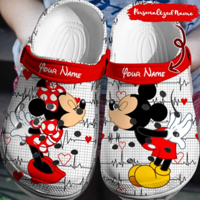 personalized-clogs-cute-couple-mickey-and-minnie-kissing-slippers-ciy3u